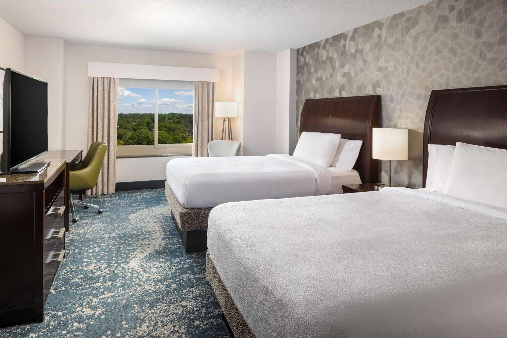 Hilton Garden Inn Bethesda Downtown Exterior photo